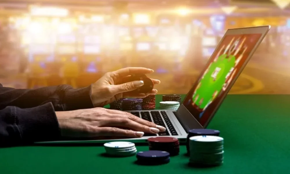 What are the key differences between bitcoin live roulette and RNG versions?